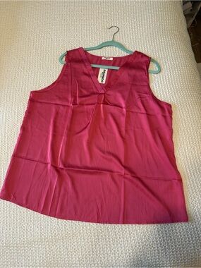 zeagoo Sleeveless V-Neck Camisole in Fuchsia. NWT